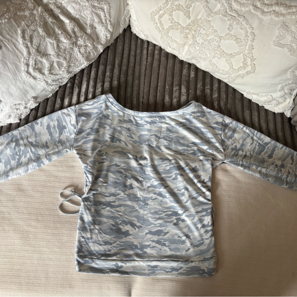 VENUS Light Gray Camo Side Tie Top. Excellent Condition Medium. - Picture 2 of 7